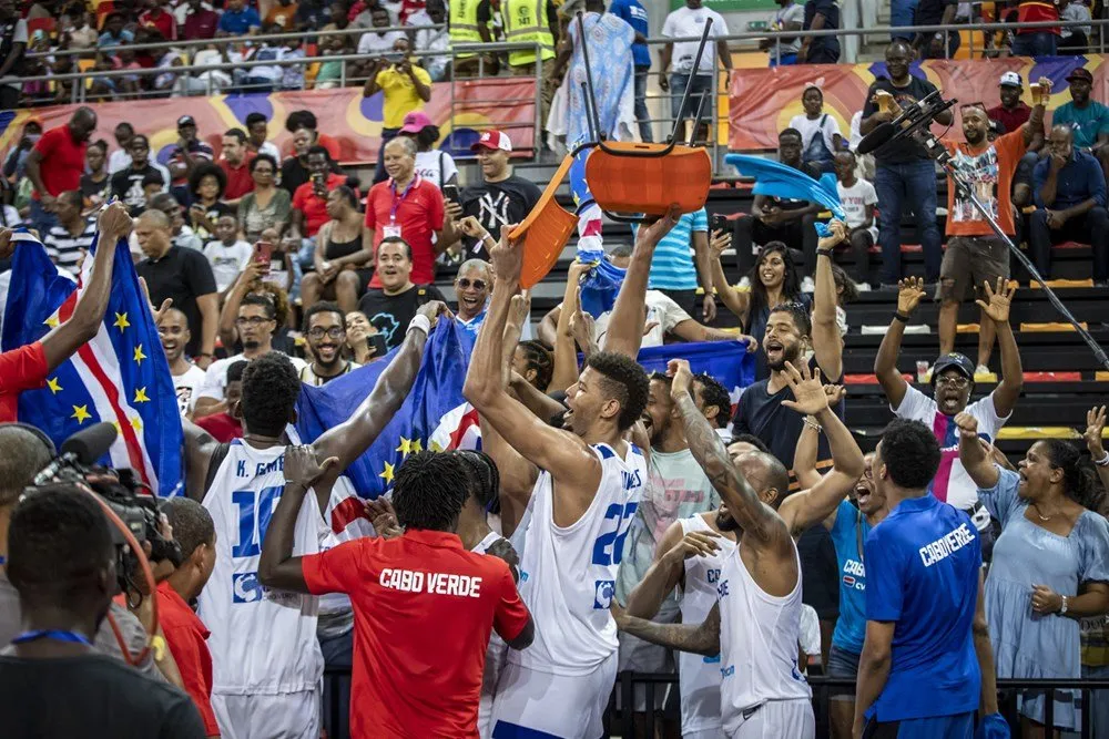 Mundial de Basquetebol: Selecção nacional despede-se em jogo de  apresentação com a promessa de elevar o nome de Cabo Verde