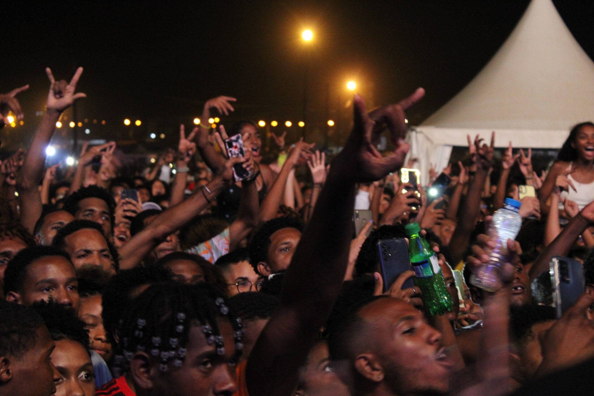 Festival Baia das Gatas: Público dá nota positiva a 39ª edição do evento,  apesar do atraso no arranque deste domingo - Notícias do Norte