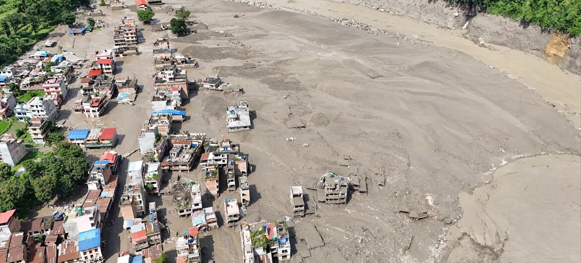 Sismo e avalanche no Nepal deixam dezenas de mortos e centenas de desaparecidos